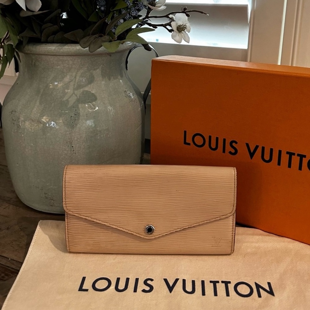 Louis Vuitton Beige Epi Leather Sarah Long Bifold Wallet